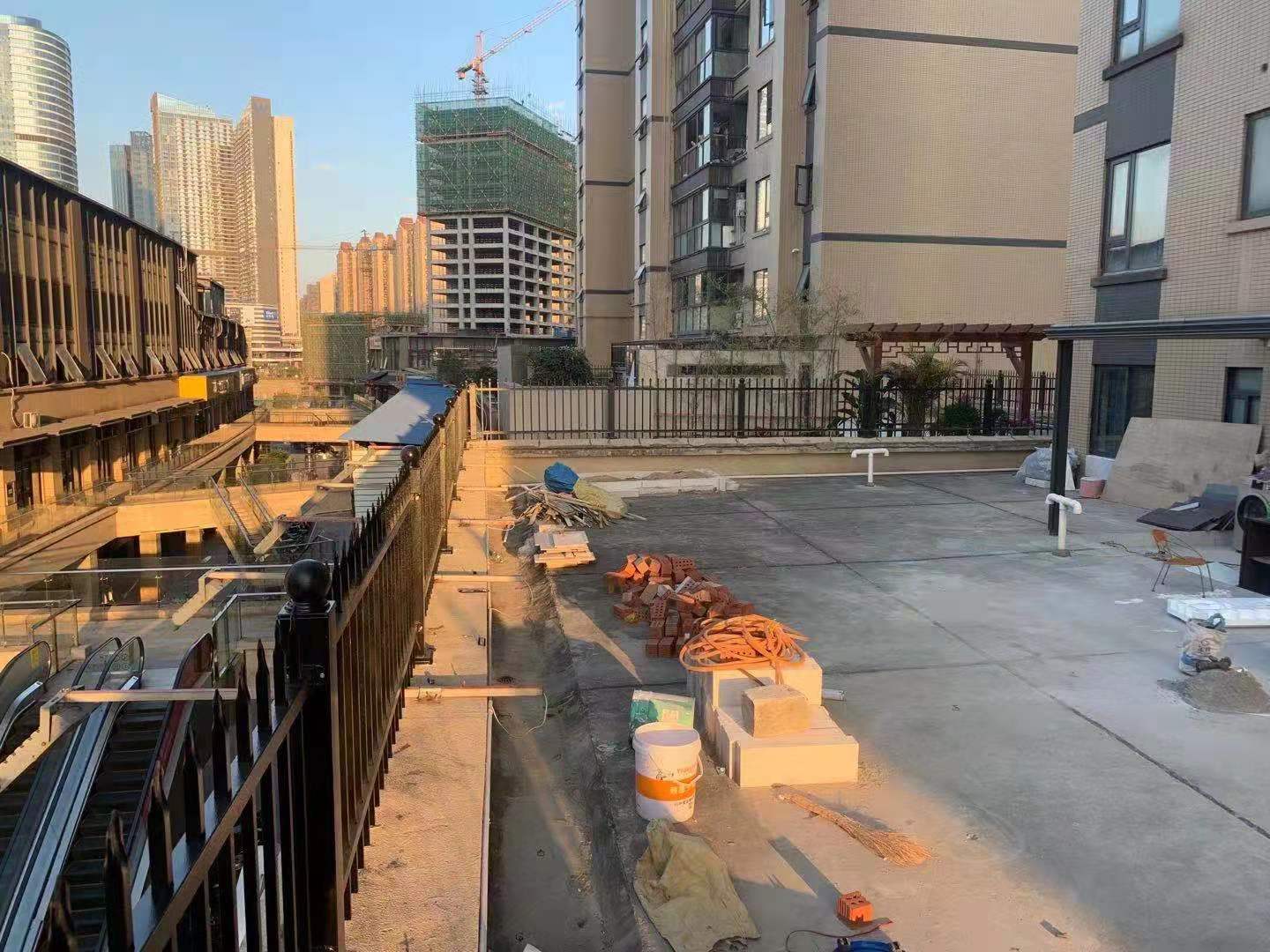 贛州水游城小區(qū)露臺圍欄安裝施工實(shí)拍(圖1)